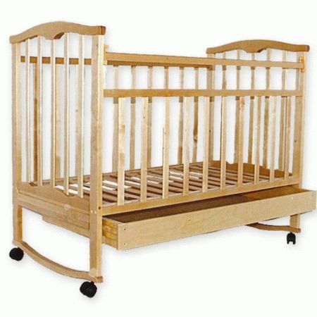 Lit bébé en bois pour un nouveau-né