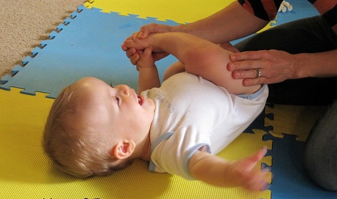 apprendre à bébé à se retourner