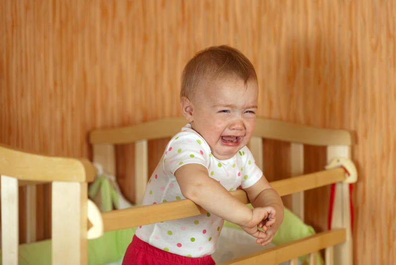 Comment apprendre à un enfant à dormir dans son berceau