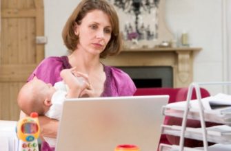 femme assise sur la maternité gagne en ligne