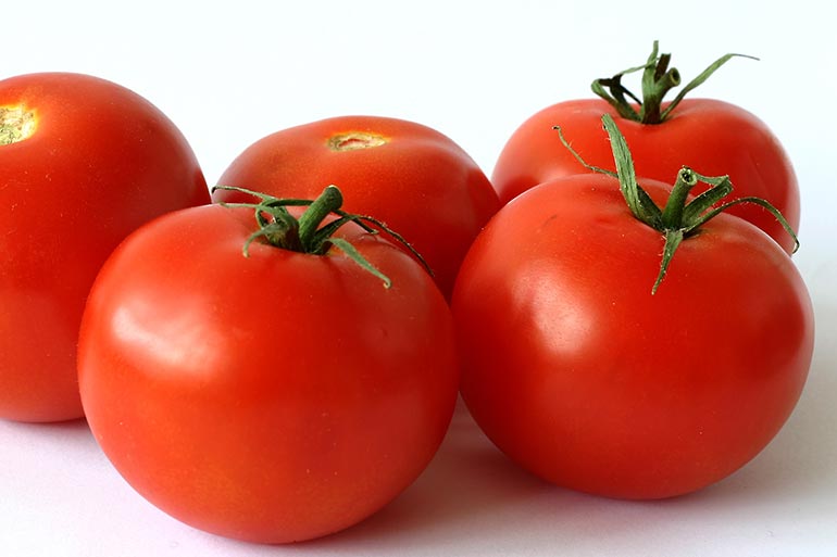 tomates rouges fraîches