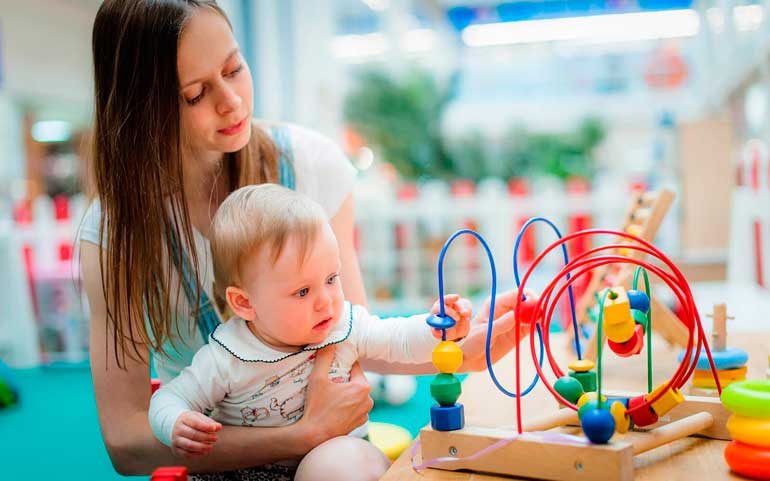 jouer avec un bébé dans 10 mois