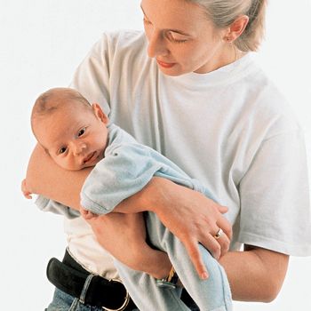 tenir correctement le bébé dans ses bras