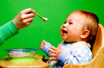 premier repas des enfants sur l'alimentation artificielle