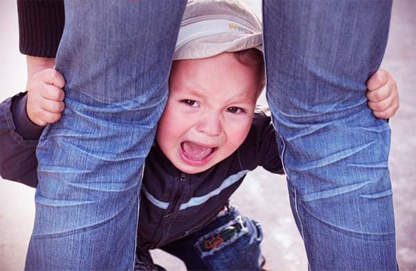 l'enfant ne lâche pas une seule étape