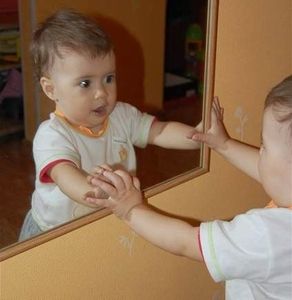 miroir et bébé