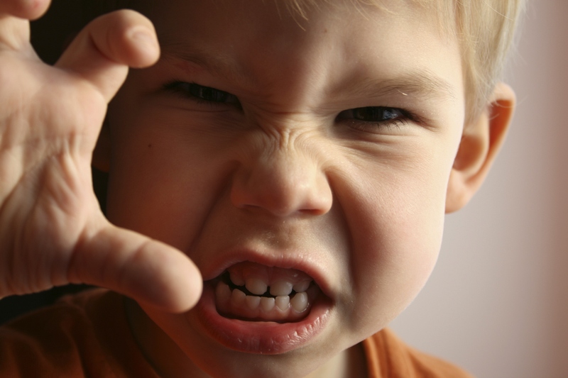 enfant se bat à la maternelle