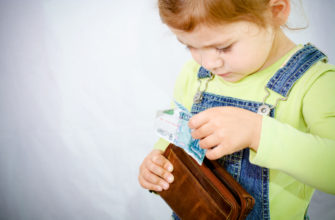 enfant vole de l'argent