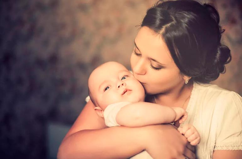 mère avec bébé