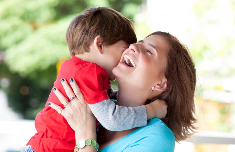 maman avec bébé amour