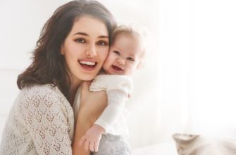 maman et bébé heureux