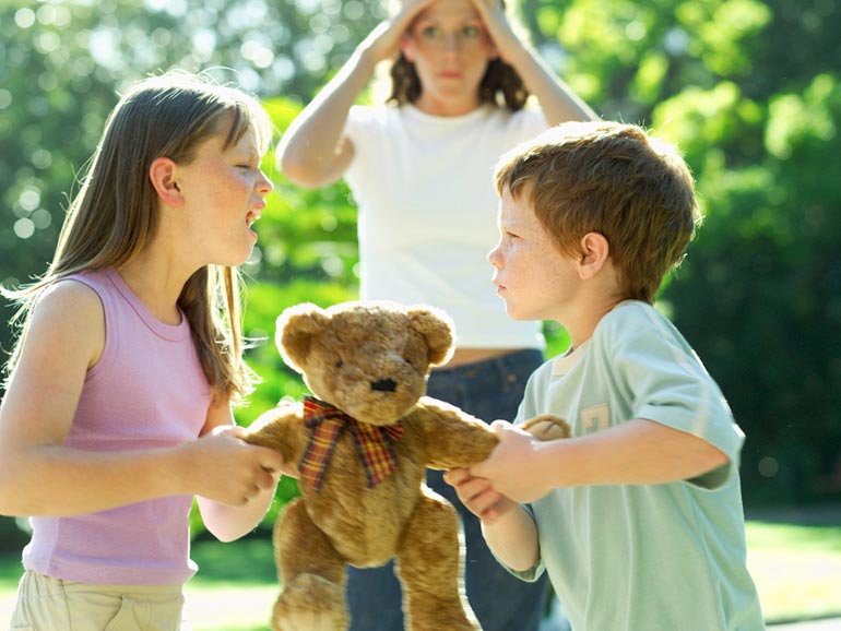 les enfants ne partagent pas de jouets