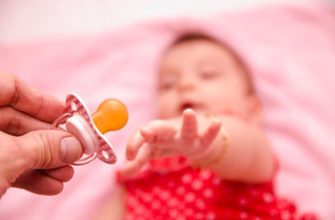 comment sevrer un bébé d'un mannequin