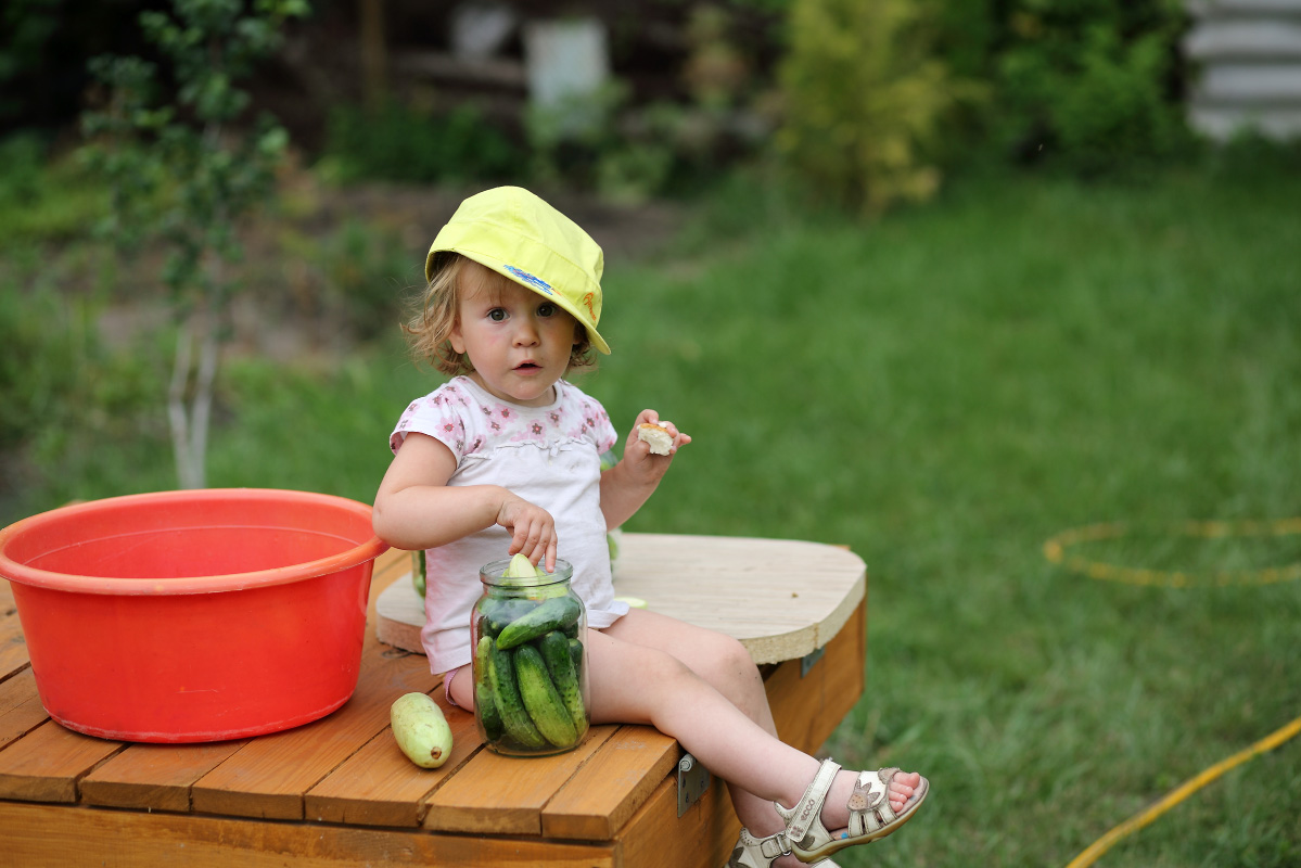 le repos des enfants dans le pays en été