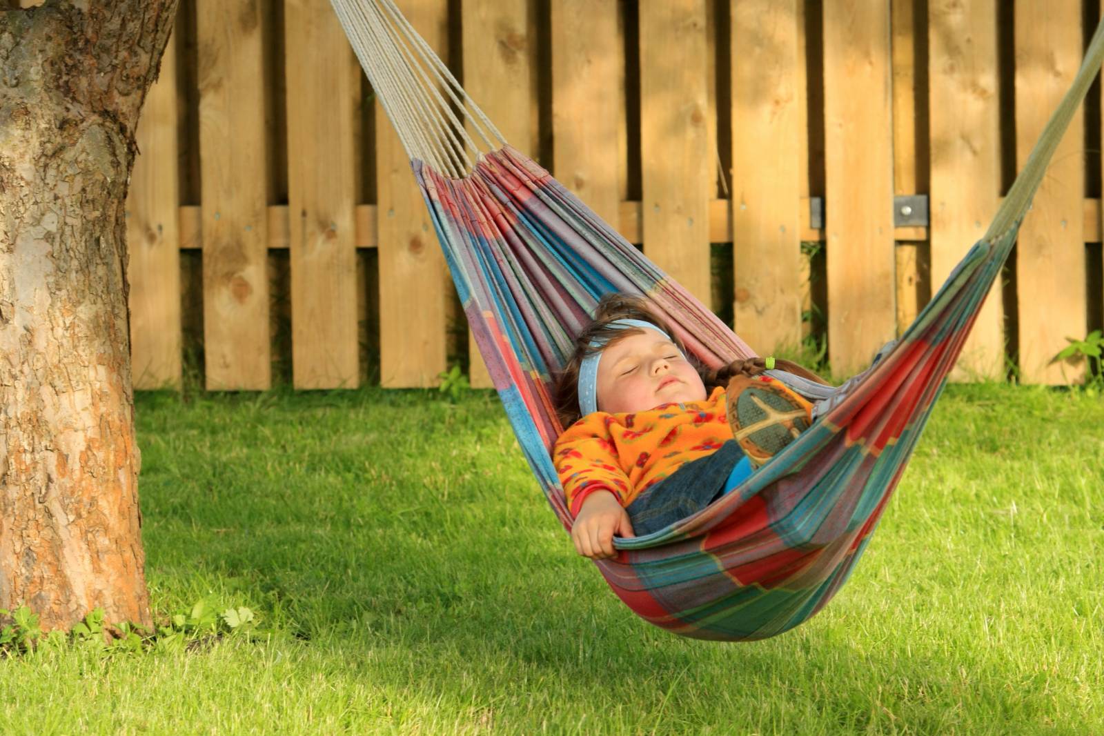 hamac à la campagne pour un enfant