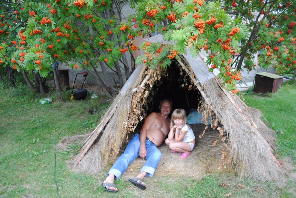 nous construisons une cabane avec un enfant